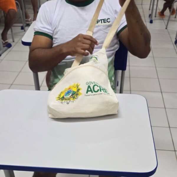 Iapen e Ieptec entregam kits profissionalizantes a detentos de Senador Guiomard
